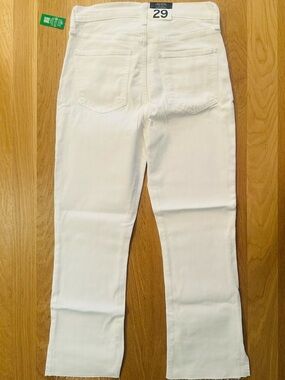 NWT GAP White kick fit high rise Women’s Jeans